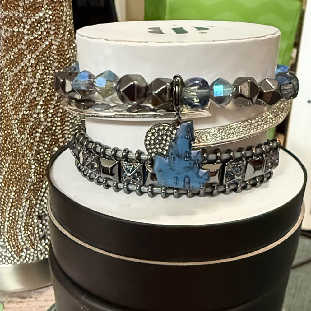 Silver-Tone Layered Beaded Bracelet Set with Blue Charm “Kiss of the Conan” - Picture 1 of 2